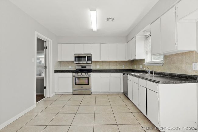 13803 S Hickory St, House other with 4 bedrooms, 1 bathrooms and null parking in Glenpool OK | Image 8