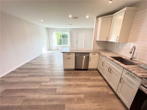 3181 Poinciana Dr, NAPLES, FL, 34105-2811 | Card Image