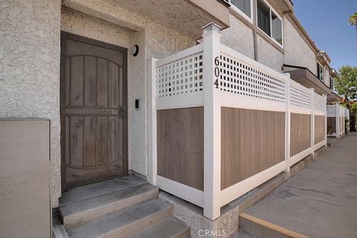 604-19540 Sherman Way, Reseda, CA, 91335-3646 | Card Image