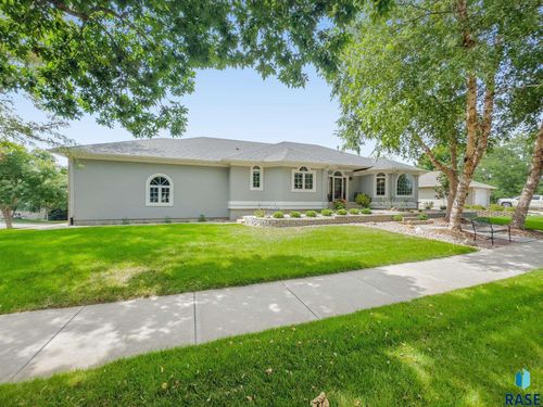 417 E Meadowlark Cir, Brandon, SD, 57005-1082 | Card Image