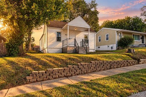 9523 Theodosia Ave, Saint Louis, MO, 63114-3717 | Card Image