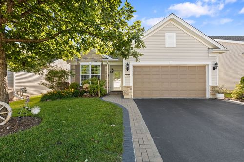 860 Cascade Falls Dr, Elgin, IL, 60124-3135 | Card Image