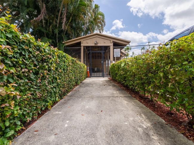 280 - 1424 Nw 97 Th Ter, Townhouse with 2 bedrooms, 3 bathrooms and null parking in Pembroke Pines FL | Image 55