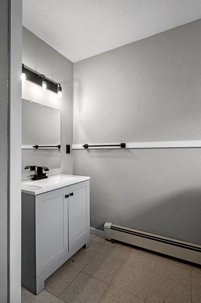 2 Avon St, House other with 3 bedrooms, 2 bathrooms and 4 parking in Peabody MA | Image 18