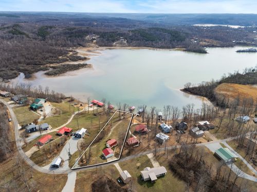 722 Driftwood Dr, Lobelville, TN, 37097-4239 | Card Image