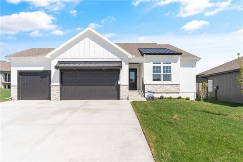 4133 Ne Dearborn Ln, Lee's Summit, MO, 64064-4522 | Card Image