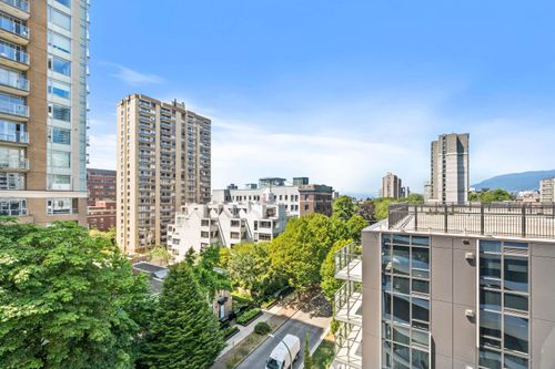 704-1033 Nelson St, Vancouver, BC, V6E0E5 | Card Image