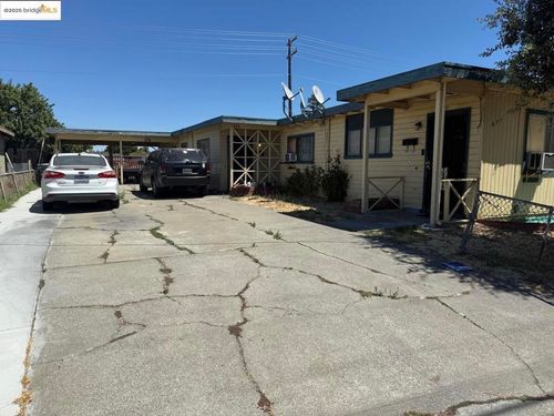 669 Carpino Ave, Pittsburg, CA, 94565-3911 | Card Image