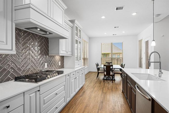 The backsplash really makes this kitchen pop with color. | Image 24