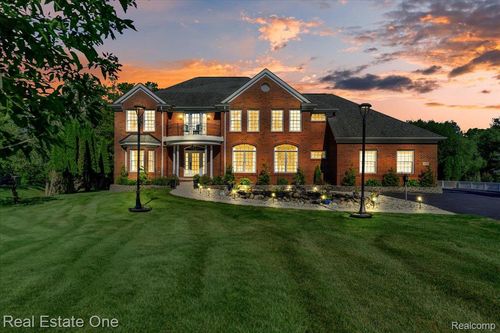 33850 Braebury Rdg, Farmington Hills, MI, 48331-3621 | Card Image