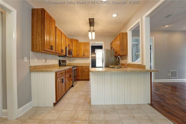 121 Jericho Rd, House other with 4 bedrooms, 3 bathrooms and null parking in Winfield WV | Image 7