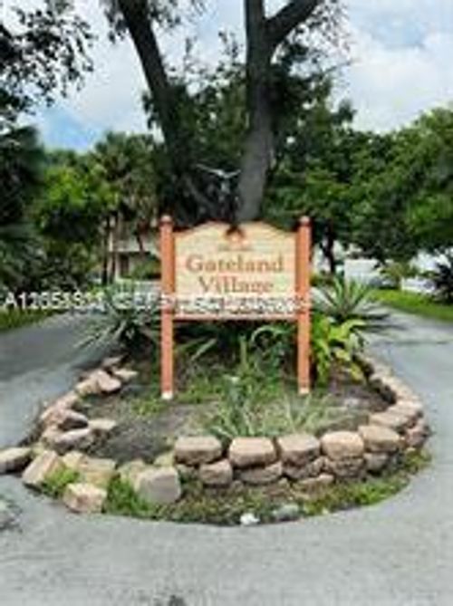 8e-3777 Nw 78th Ave, Hollywood, FL, 33024-8304 | Card Image