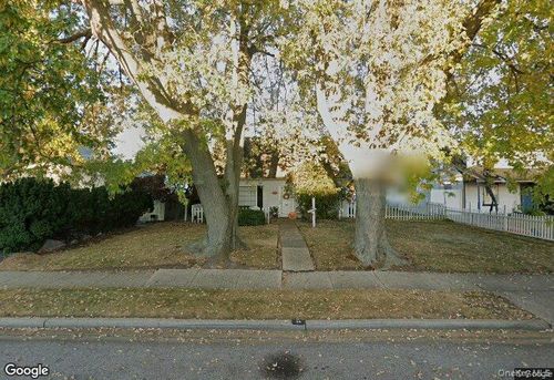 14 Surrey Ln, Hempstead, NY, 11550-3522 | Card Image