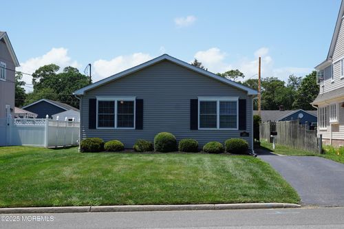 305 11th Ave, Spring Lake, NJ, 07762-1946 | Card Image