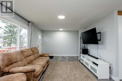 4901 51 St, House other with 4 bedrooms, 2 bathrooms and 2 parking in Valleyview AB | Image 2