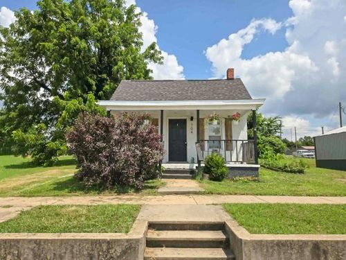 704 Main St, Cabool, MO, 65689-7418 | Card Image