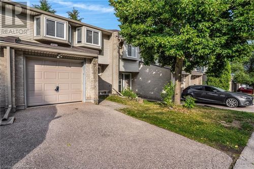 40-20 Paulander Dr, Kitchener, ON, N2M5L3 | Card Image