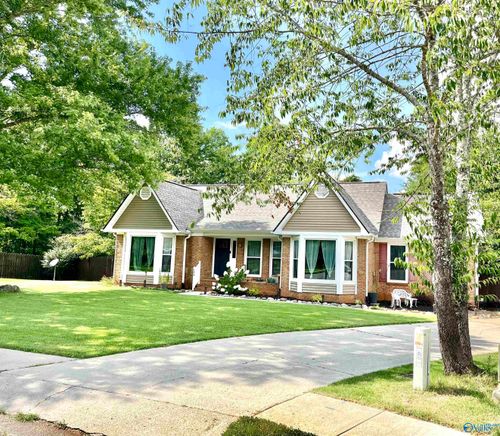 104 Onyx Ct, Huntsville, AL, 35810-6526 | Card Image