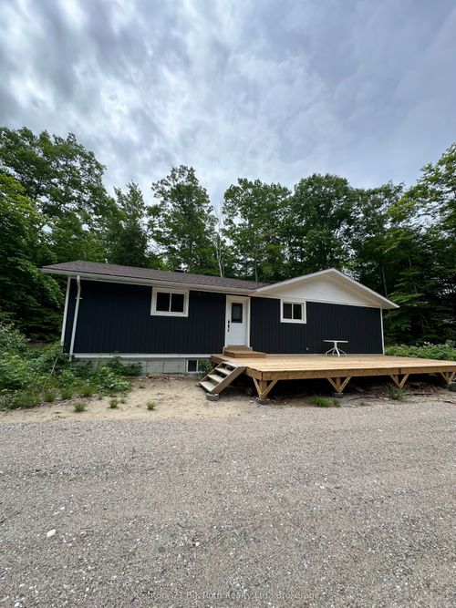 1 Waagosh Miikans Lane W, Christian Island 30, ON, L9M0A9 | Card Image