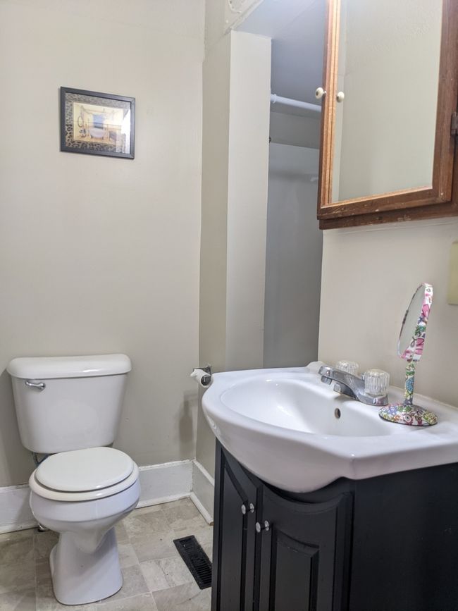 614 W Elk St, House other with 3 bedrooms, 2 bathrooms and 2 parking in FREEPORT IL | Image 9