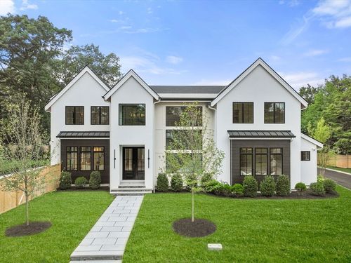 43 Carver Rd, Newton, MA, 02461-1007 | Card Image