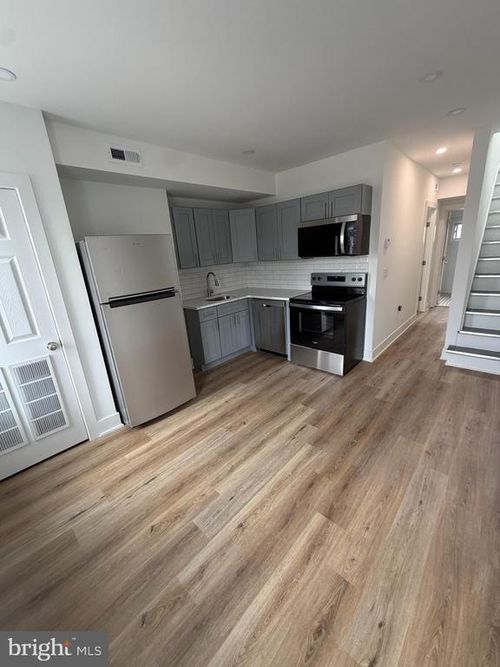 2-2037 N 9th St, PHILADELPHIA, PA, 19122-1305 | Card Image