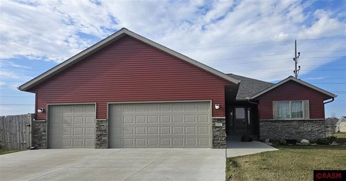 132 Bear Path, Mankato, MN, 56001 | Card Image