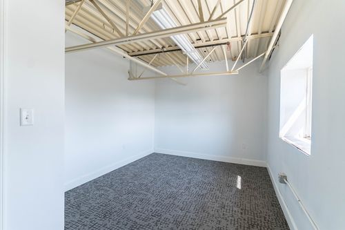 19 6th Rd, Woburn, MA, 01801-1760 | Card Image