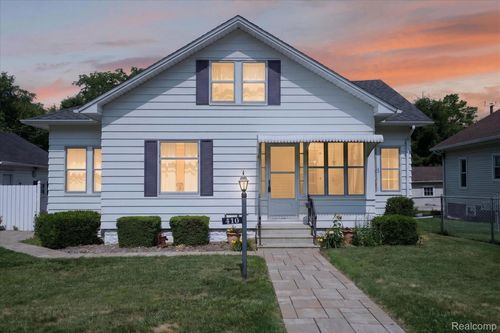 410 S Center St, Howell, MI, 48843-2209 | Card Image