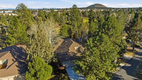 3076 Nw Clubhouse Dr, Bend, OR, 97703-7538 | Card Image