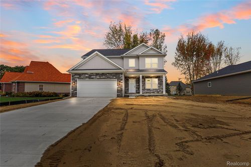 6072 Woodridge Ln, Grand Blanc, MI, 48439-9048 | Card Image