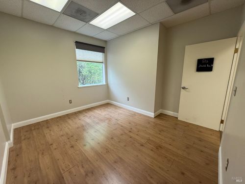 24-e-8911 Lakewood Dr, Windsor, CA, 95492-7856 | Card Image