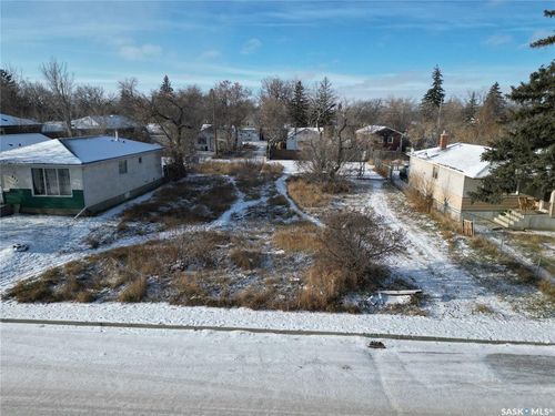 820 Robinson St, Regina, SK, S4T2M3 | Card Image