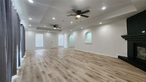 1423 Main St, Kaufman, TX, 75142-3216 | Card Image