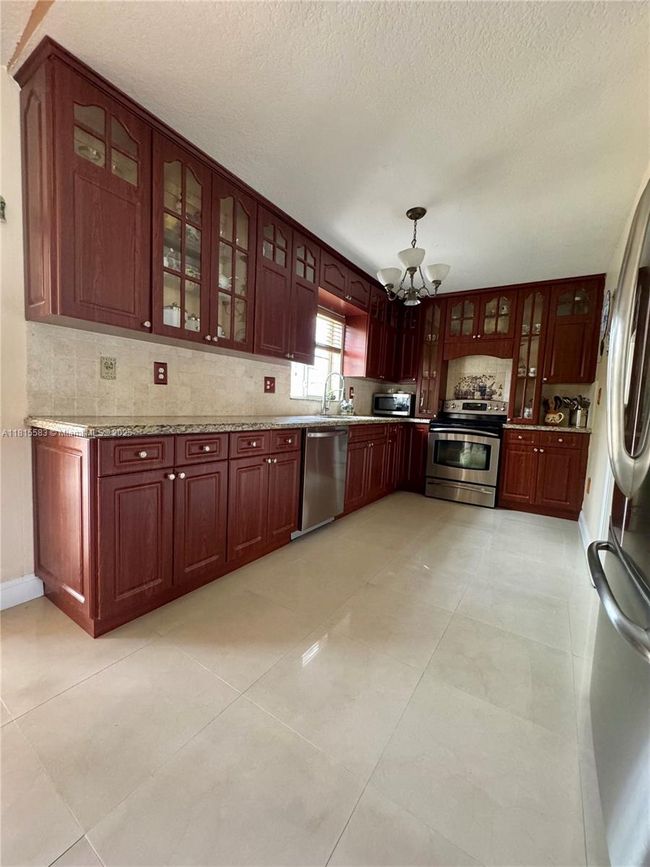 17086 Sw 144 Th Ct, House other with 3 bedrooms, 2 bathrooms and null parking in Miami FL | Image 9