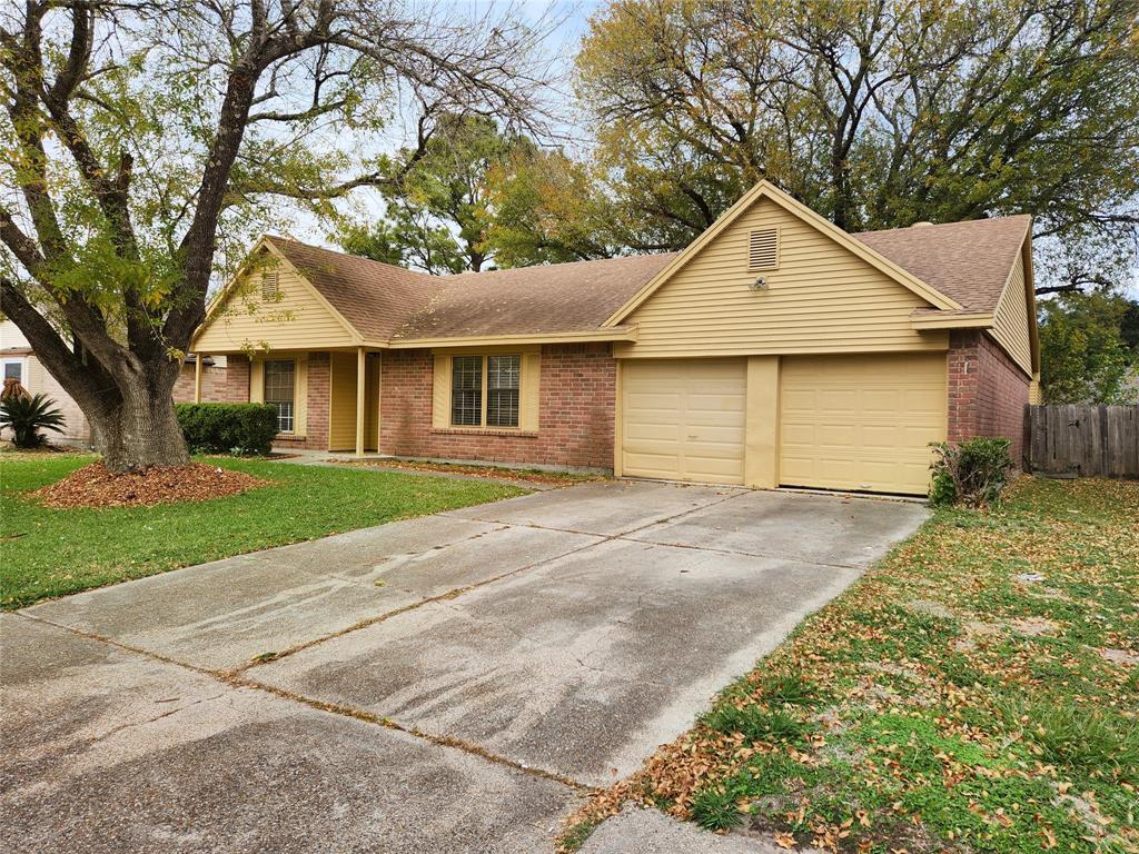 Shoshone Dr, Baytown, TX 77521