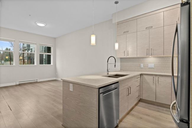 102 - 2120 Gladwin Rd, Condo with 1 bedrooms, 1 bathrooms and 1 parking in Abbotsford BC | Image 8