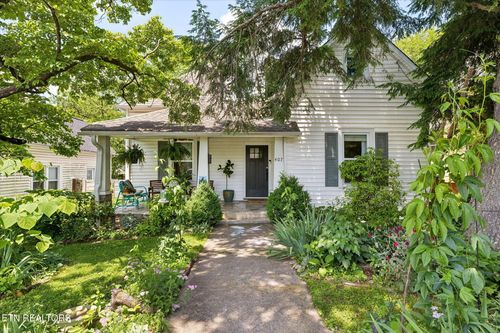 407 E Oak Hill Ave, Knoxville, TN, 37917-5451 | Card Image