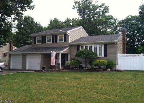 802 Riverbend Dr, Clark, NJ, 07066-1913 | Card Image