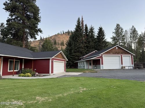 121 Rattlesnake Ln, Naches, WA, 98937-9568 | Card Image