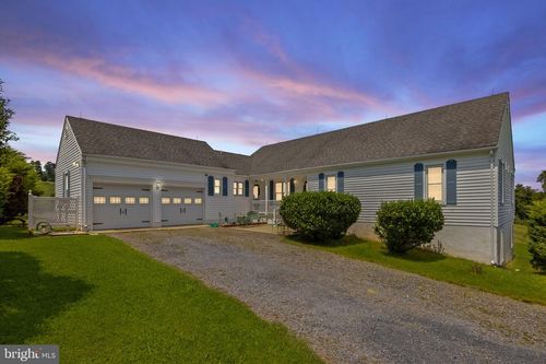 8268 Meadows Rd, WARRENTON, VA, 20186-7424 | Card Image