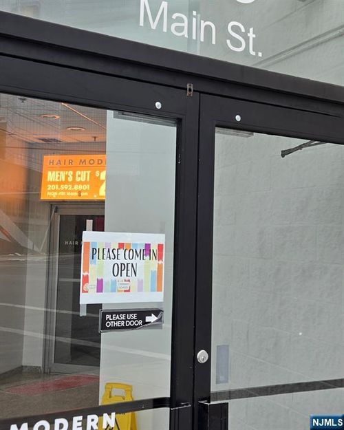 166 Main St, Fort Lee, NJ, 07024-6922 | Card Image