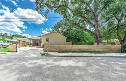 303 Baker Dr, Tomball, TX, 77375-4236 | Card Image