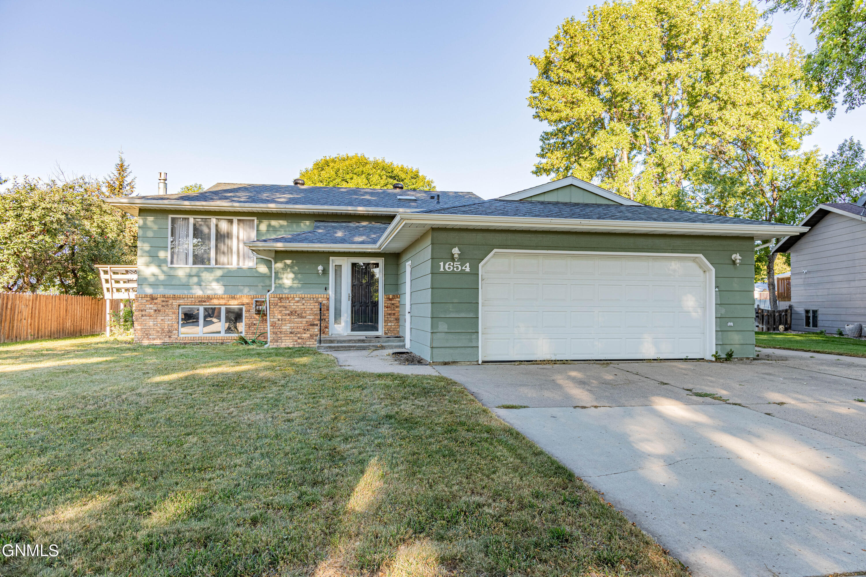 Pocatello Dr, Bismarck, ND 58504