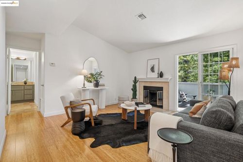 g-480 Canyon Oaks Dr, Oakland, CA, 94605 | Card Image
