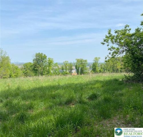 1 S Mountain Aly, Macungie, PA, 18062 | Card Image