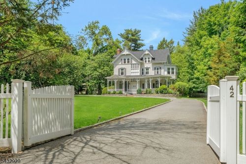 42 Llewellyn Rd, Montclair, NJ, 07042-2509 | Card Image