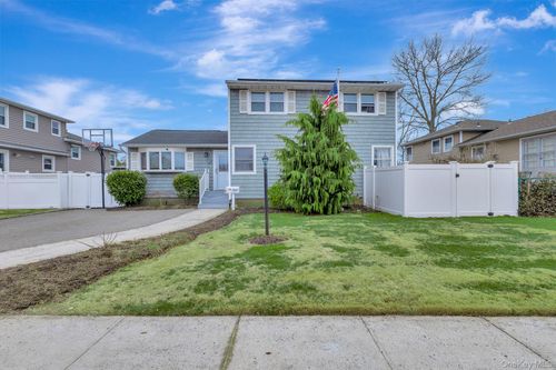 3654 Locust Ave, Seaford, NY, 11783-2423 | Card Image