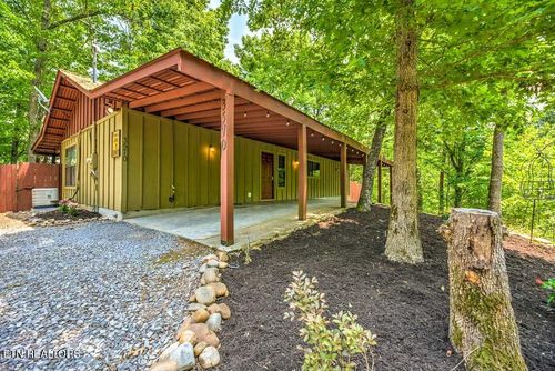 3570 Old Mountain Rd, Sevierville, TN, 37876-6168 | Card Image