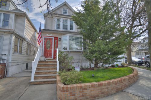 8021 62nd St, Glendale, NY, 11385-6812 | Card Image